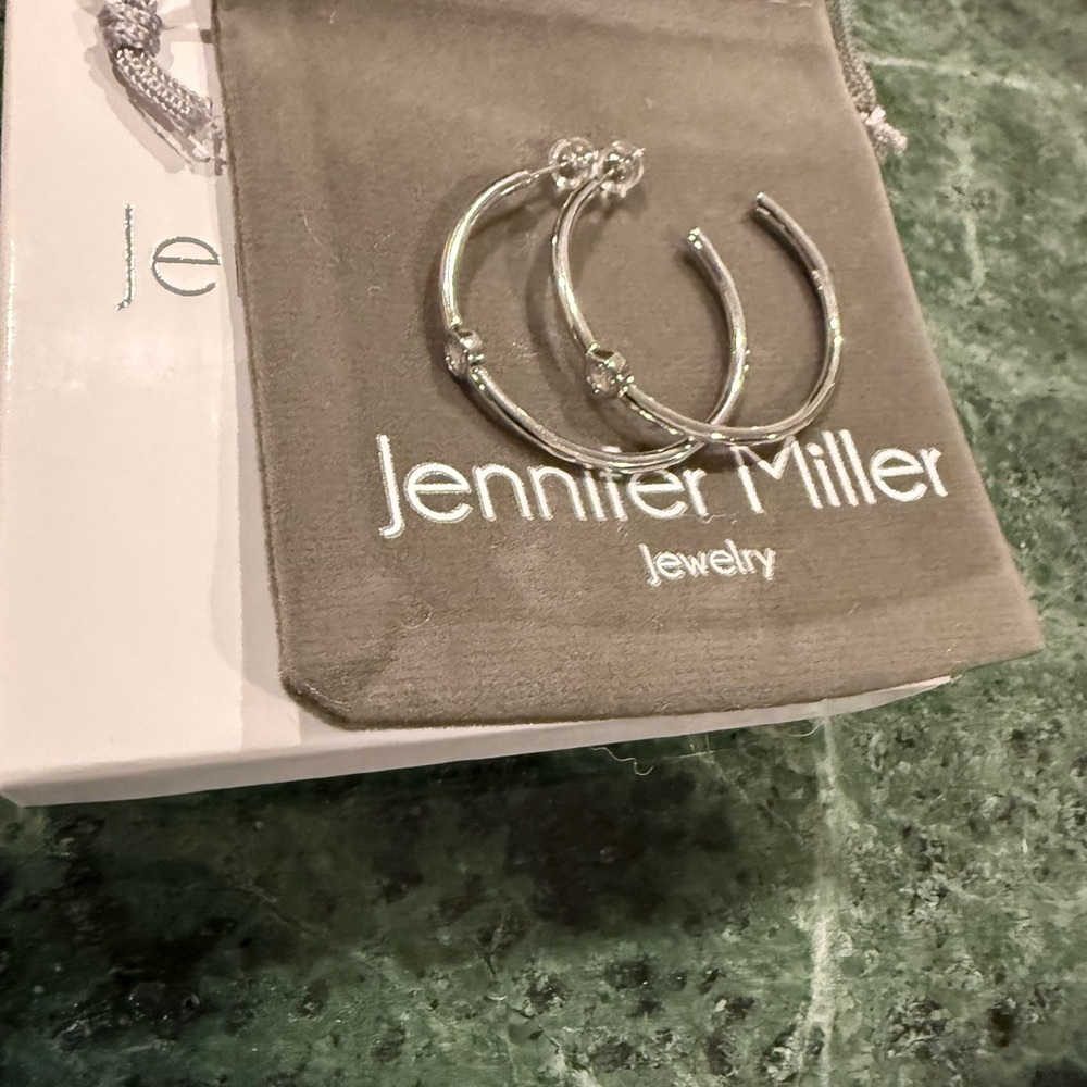 Jennifer Miller Hoop white gold plated hoop earrings NIB - Picture 6 of 7